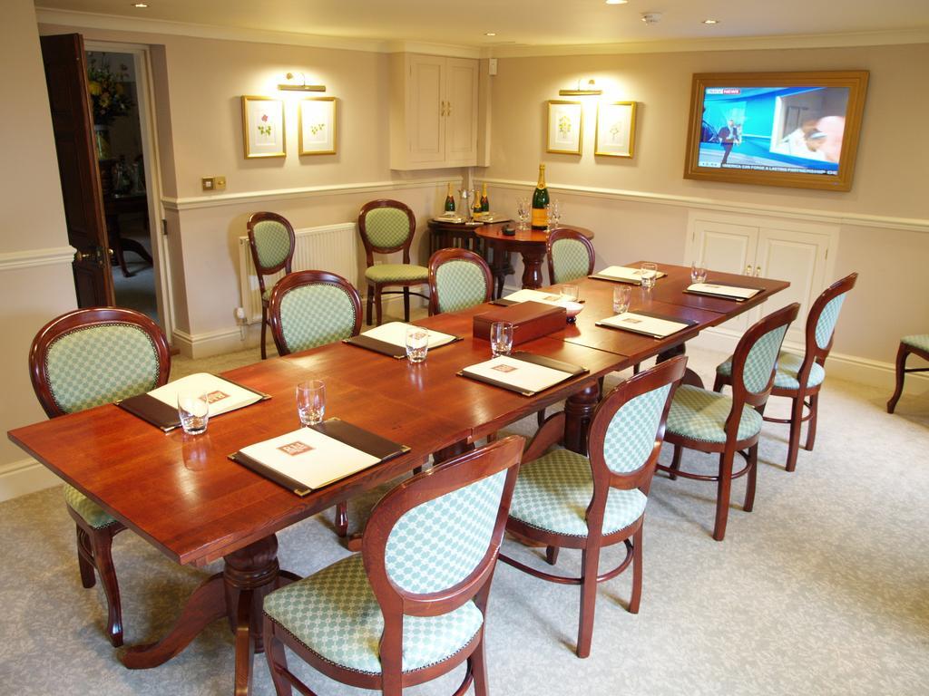 آشبورن Riverside House Hotel المظهر الخارجي الصورة
